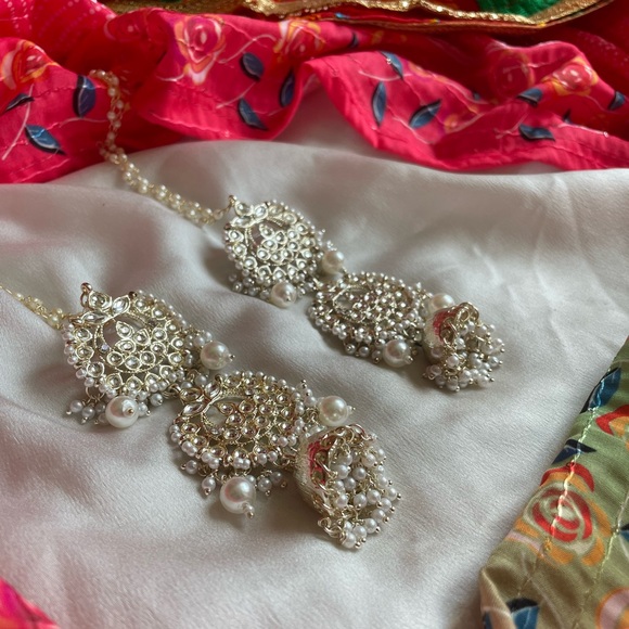 Gold & White Earrings (jhumka with sahara) - Picture 3 of 7